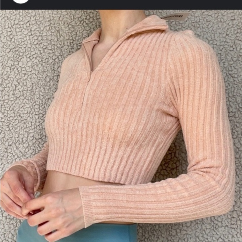Urban Outfitters woman’s crop long sleeve half zip - small